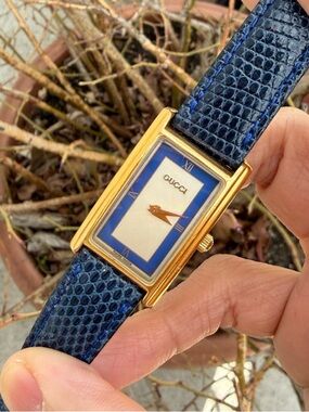 Vintage 1998 Gucci Quartz 2600L Women’s Watch [Blue and White Dial] Gold-Plated
